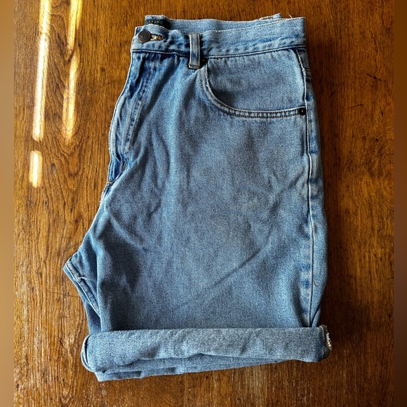 CLUB ROOM - VINTAGE DENIM SHORTS - SIZE 33 MEN/SIZE 12 WOMEN - Picture 2 of 8